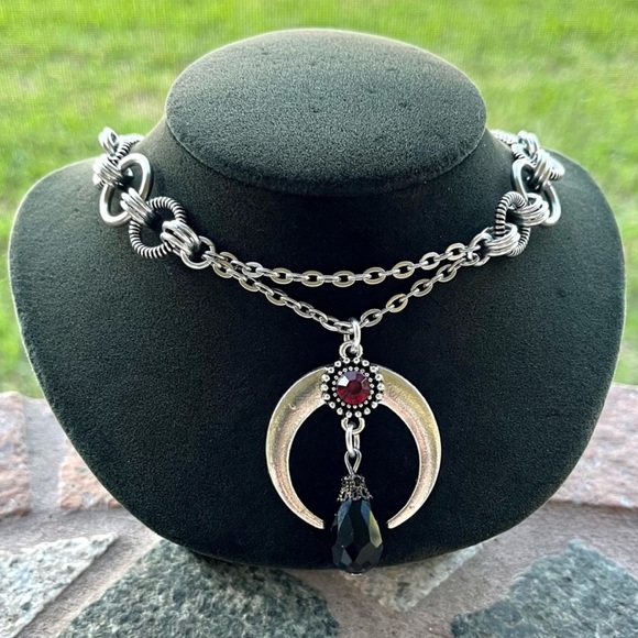 Handmade maille choker necklace silver up side down moon lunula red black stone - Picture 11 of 15